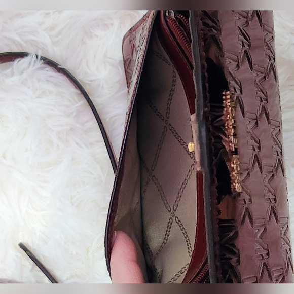 Sale! Jet Set phone crossbody - Picture 5 of 9